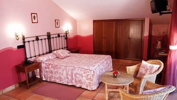 Habitación con 1 cama doble o 2 individuales | Ropa de cama de alta calidad, escritorio, wifi gratis y ropa de cama