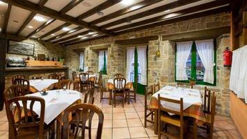 Se ofrece un desayuno continental (5.00 EUR por persona)