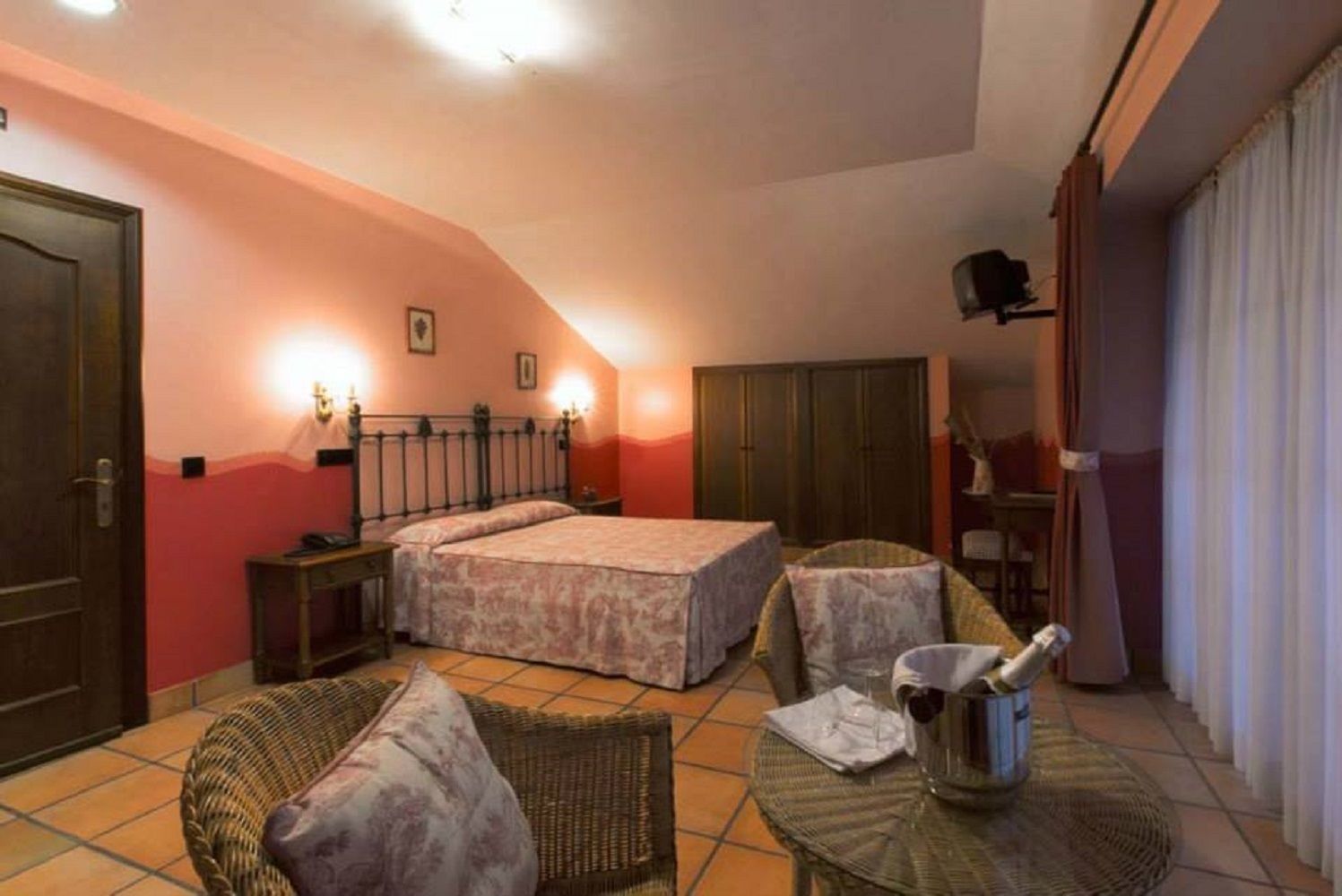 double or twin room | premium bedding, desk, free wifi, bed sheets