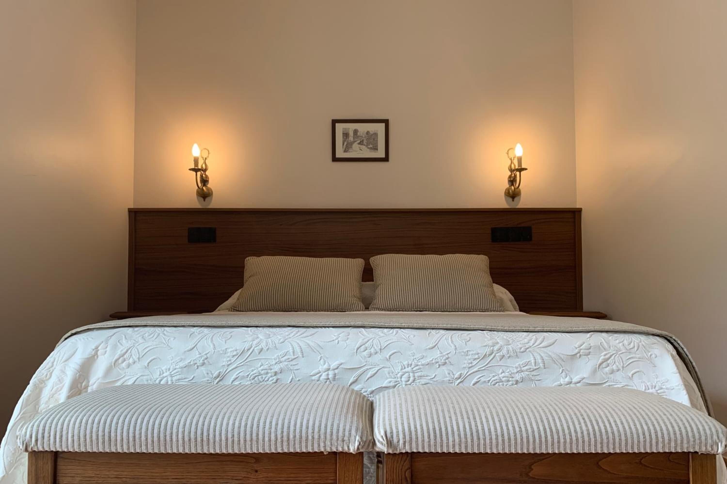 premium bedding, desk, free wifi, bed sheets