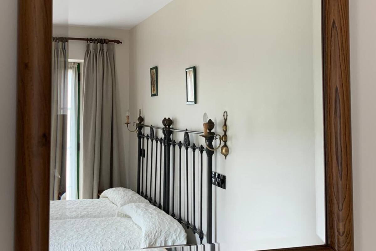 premium bedding, desk, free wifi, bed sheets