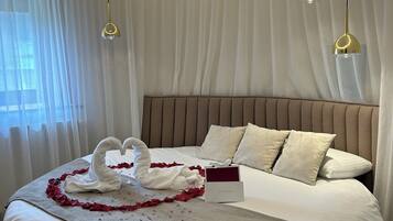 Romantic Double Room | Minibar, in-room safe, individually decorated, individually furnished