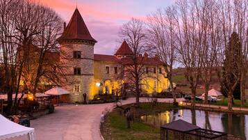 Façade de lâhĂ©bergement - soirĂ©e/nuit