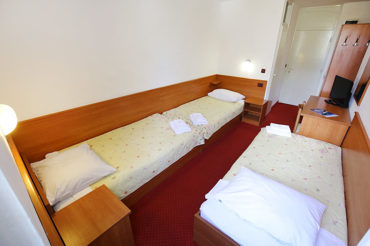 Double or Twin Room | In-room safe, desk, cribs (free), WiFi (free)
