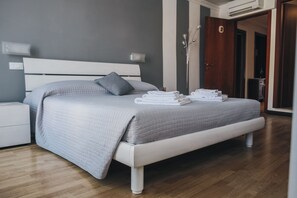 Triple Room, Balcony (Turandot) | In-room safe, free WiFi, bed sheets - Residenza al Castello (Verona)