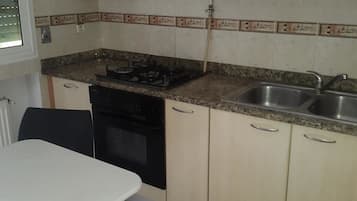 Apartment, 2 Bedrooms | Private kitchen | Fridge, microwave, oven, stovetop