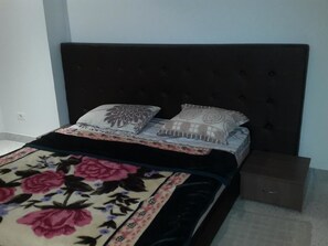 Apartment, 1 Bedroom | Blackout curtains, iron/ironing board, free WiFi