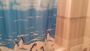 Apartment, 2 Bedrooms | Bathroom | Bathtub, deep soaking tub