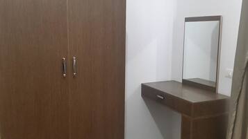 Apartment, 1 Bedroom | Blackout drapes, iron/ironing board, free WiFi