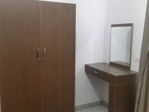 Appartement, 1 chambre | Rideaux dâobscurcissement, fer et planche Ă repasser