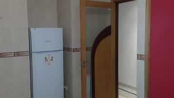 Apartment, 2 Bedrooms | Private kitchen | Fridge, microwave, oven, stovetop