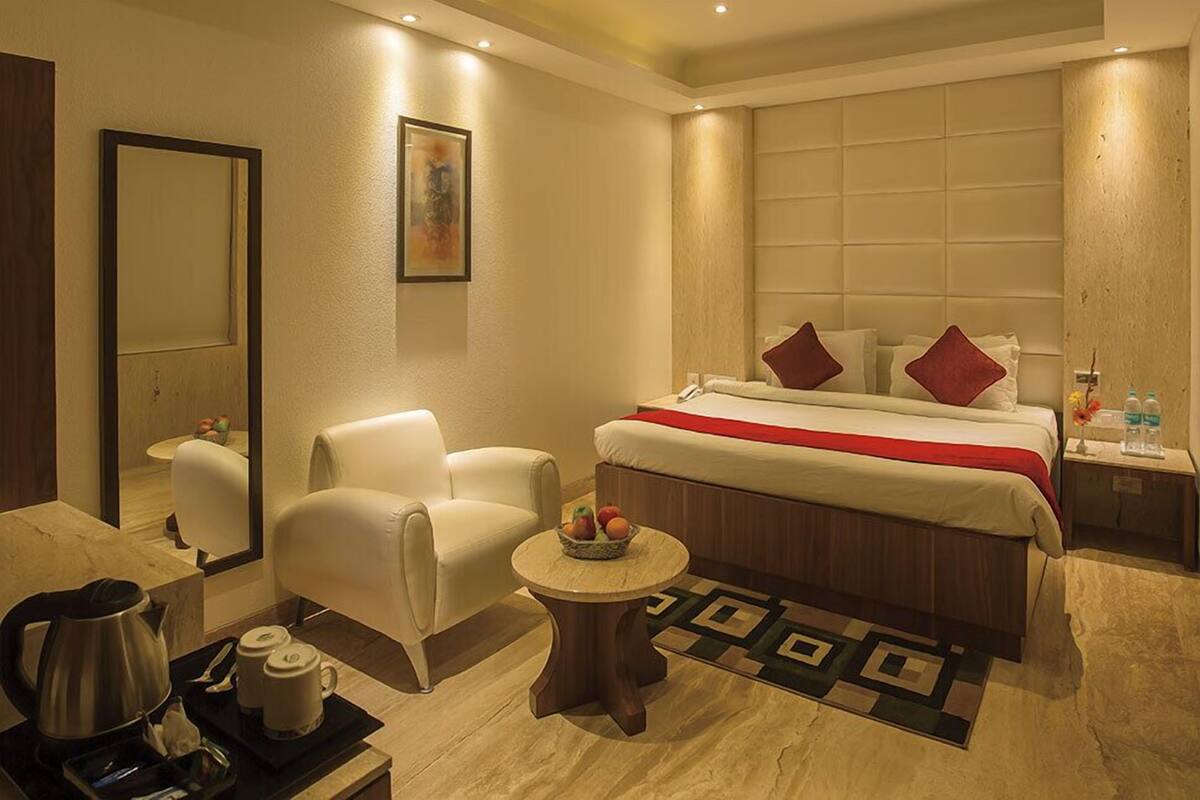 1 bedroom, premium bedding, minibar, in-room safe