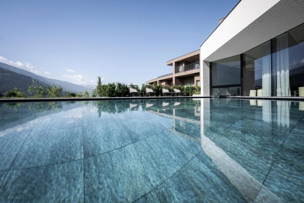 2 piscine coperte, 2 piscine all'aperto