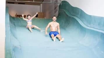 2 indoor pools, 2 outdoor pools