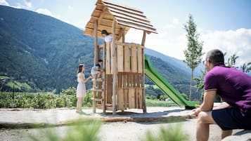 Zona de juegos infantil al aire libre