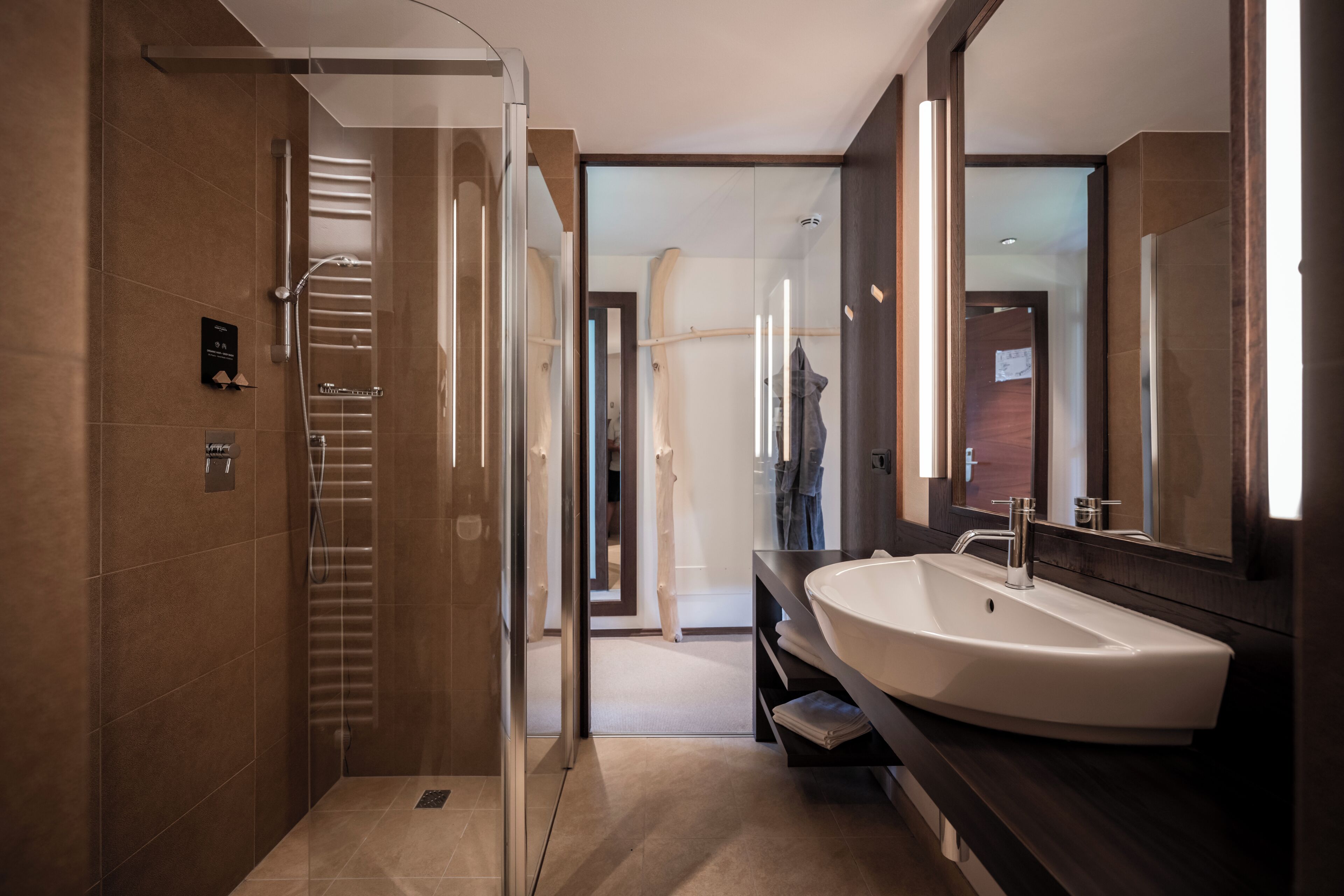 Comfort Double Room (Ronja) | Bathroom | Shower, hair dryer, towels