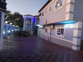 Fachada de la propiedad
