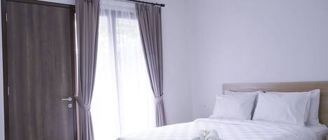 Deluxe kamer | Een bureau, een laptopwerkplek, gratis wifi, beddengoed