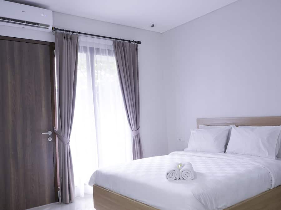 Deluxe Room | Desk, laptop workspace, free WiFi, bed sheets