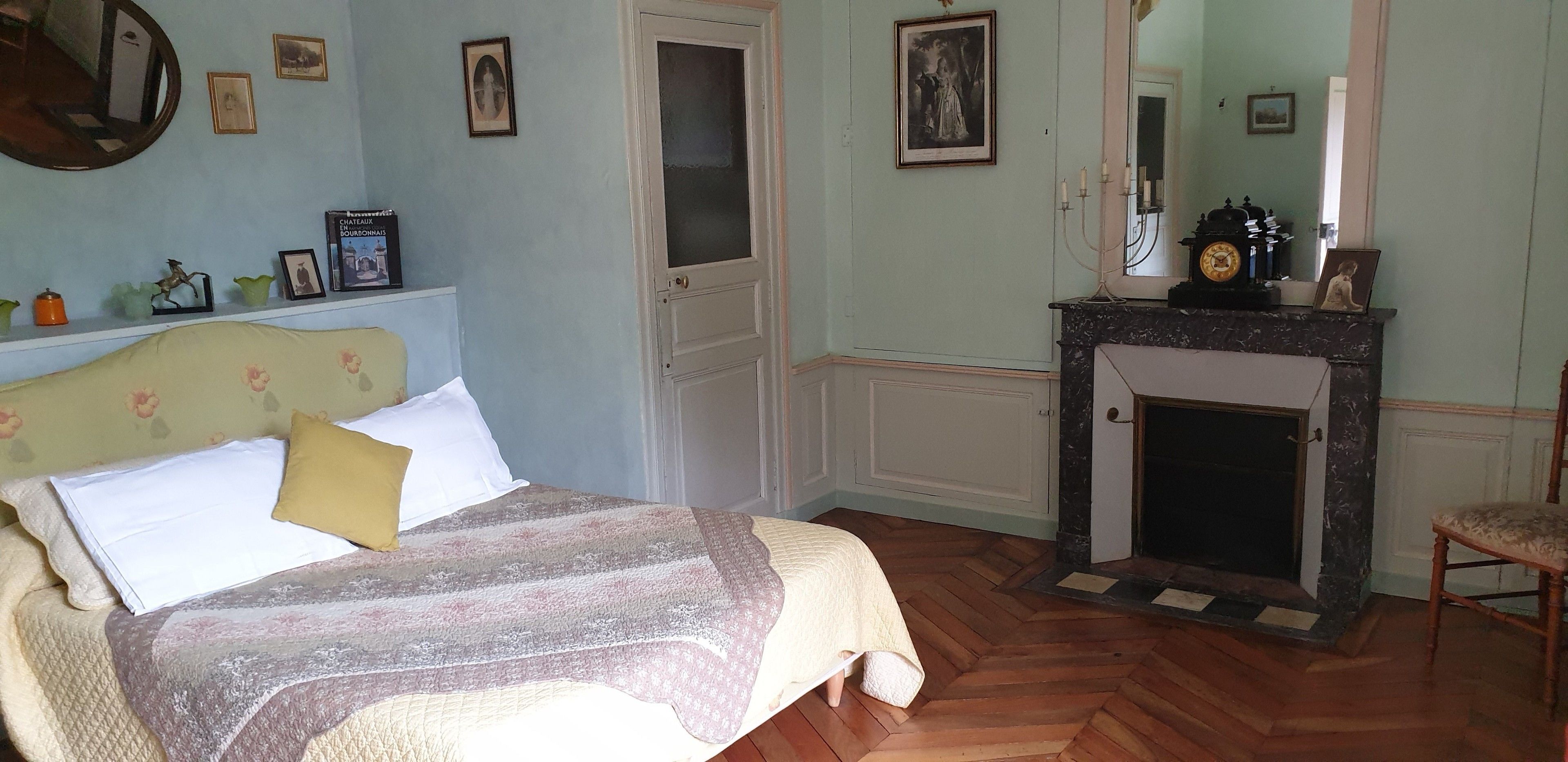 Muebles diferentes, escritorio y sistema de insonorización 