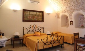 Minibar, in-room safe, desk, cots/infant beds - Casale dei Fornici (Polignano a Mare)