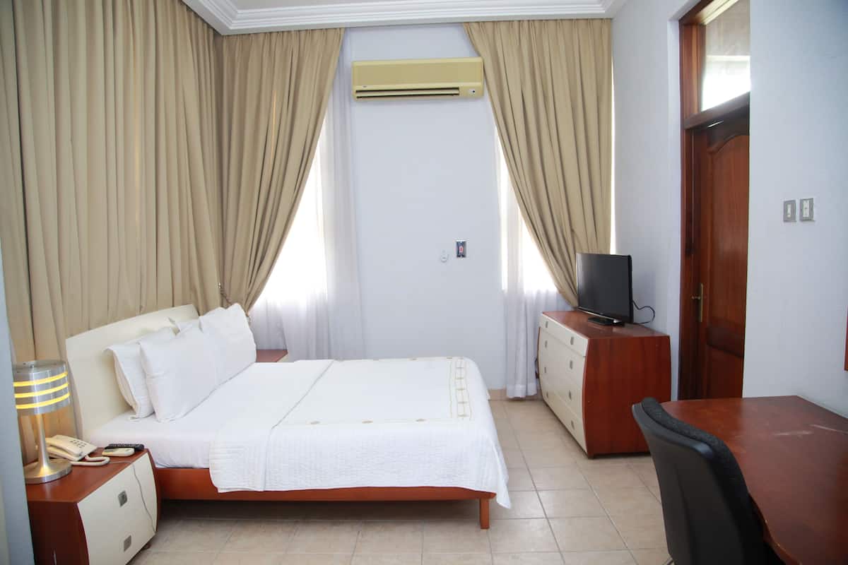 In-room safe, iron/ironing board, free WiFi, bed sheets