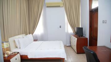 In-room safe, iron/ironing board, free WiFi, bed sheets