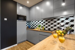 Departamento | Cocineta privada | Refrigerador, microondas, parrilla de estufa y lavavajillas 