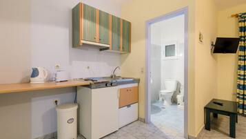 Dreibettzimmer, Balkon | Eigene Kochnische | Kühlschrank, Herdplatte, Wasserkocher, Hochstuhl