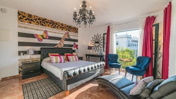 Cofres nos quartos, individualmente decorados