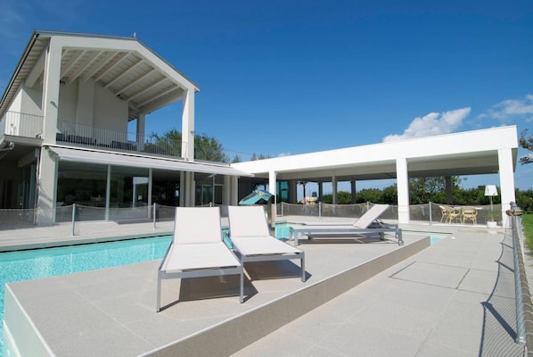 Alberca al aire libre por temporada 