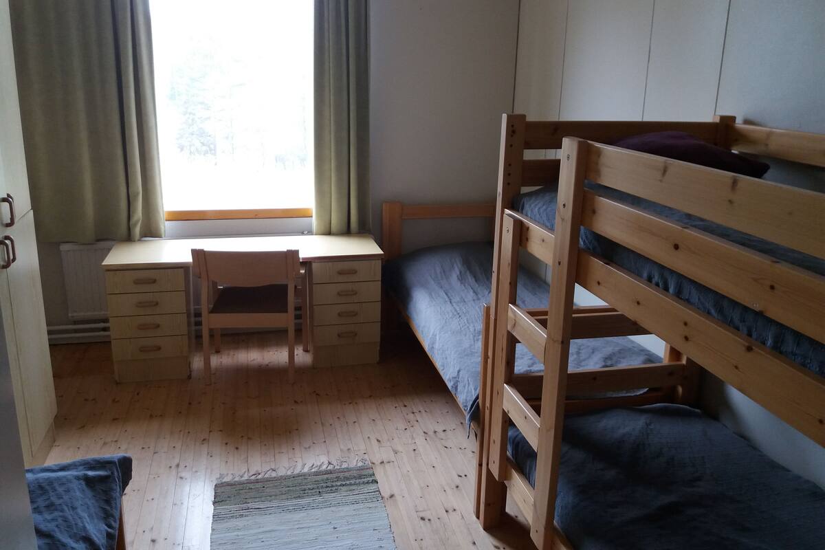 Quarto quádruplo, banheiro compartilhado | Comodidades do quarto