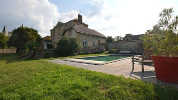 Piscine extérieure (ouverte en saison)