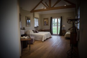 Decoración personalizada, muebles diferentes y escritorio