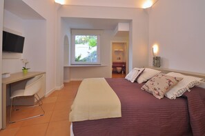 Standard Double Room, 1 Bedroom | Minibar, in-room safe, desk, soundproofing - Casa Mao (Amalfi)