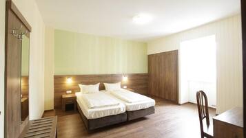 WiFi (free), bed sheets