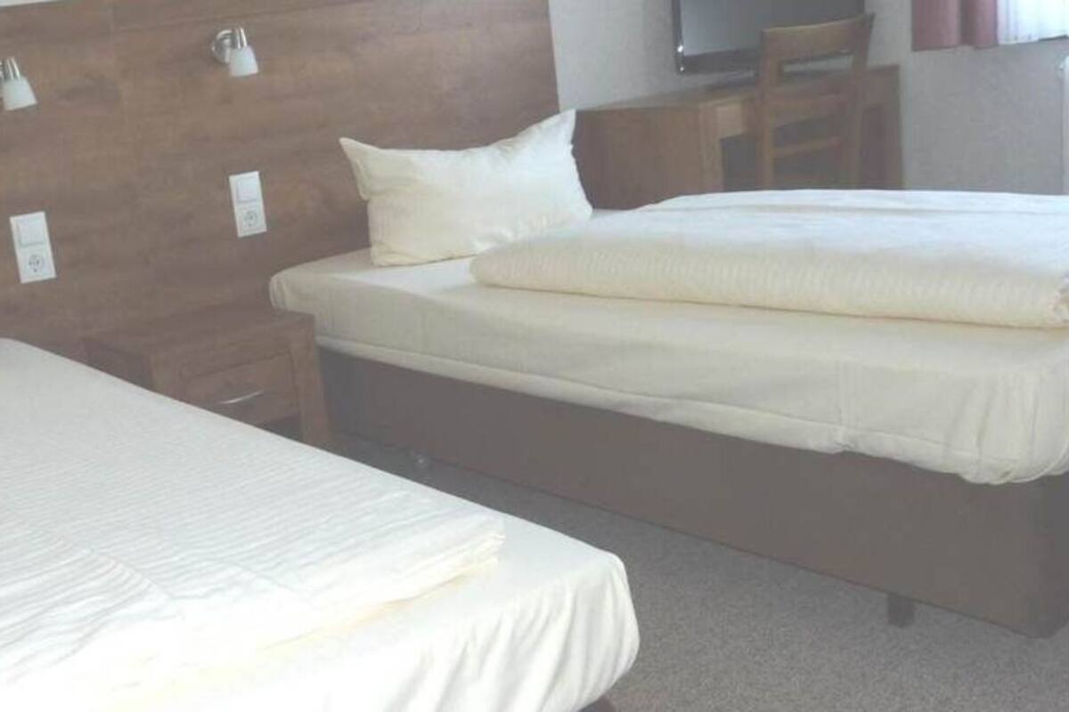 Habitación estándar con 2 camas individuales | Wifi gratis y ropa de cama
