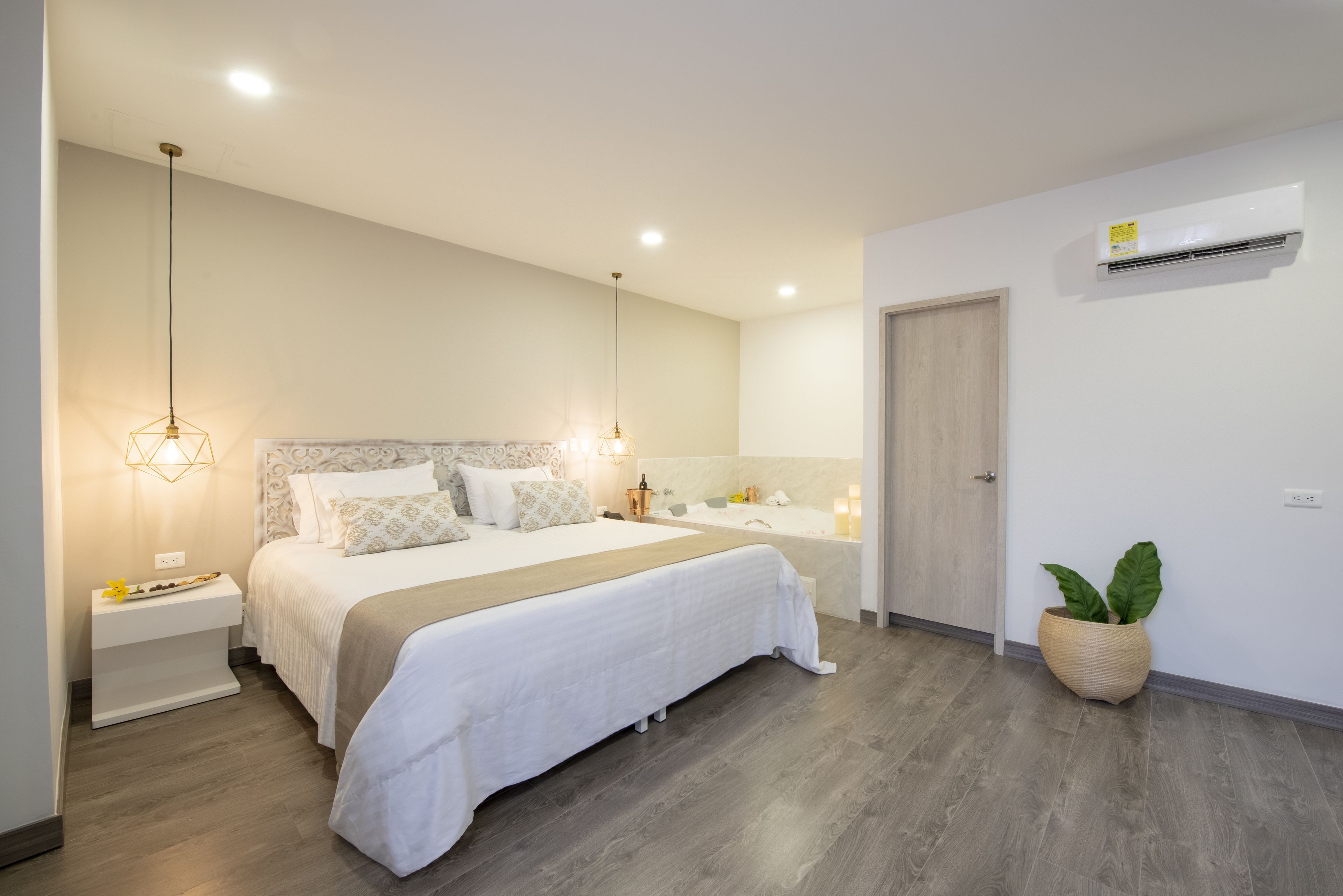 Habitación de lujo | Ropa de cama de alta calidad, edredón y decoración personalizada 