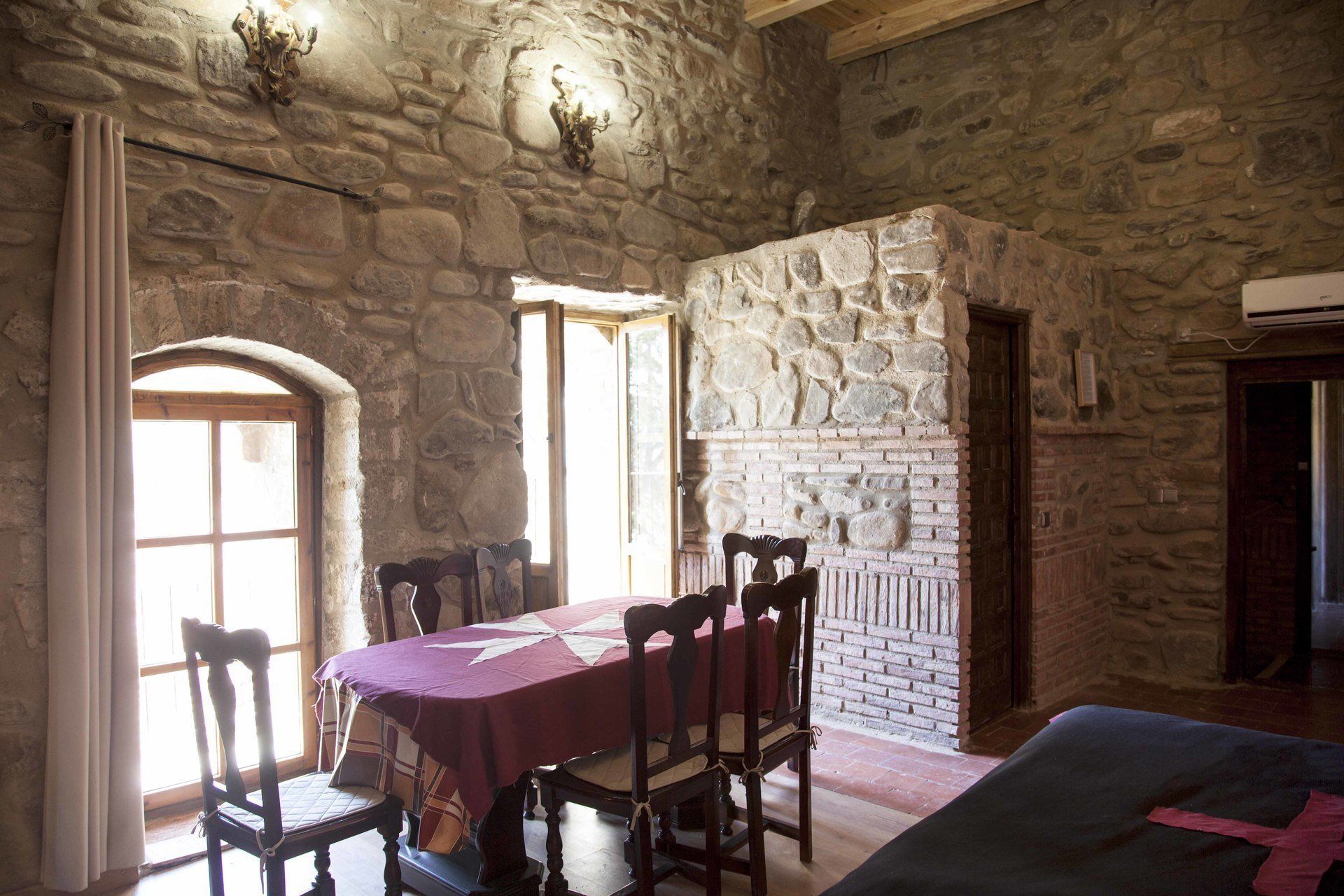 Individueel gedecoreerd, individueel gemeubileerd, een bureau