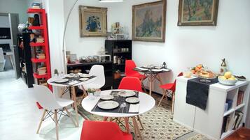 Petit déjeuner continental compris