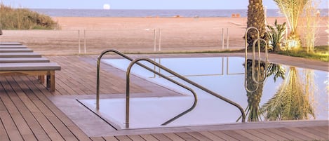 Piscine extérieure (ouverte en saison)