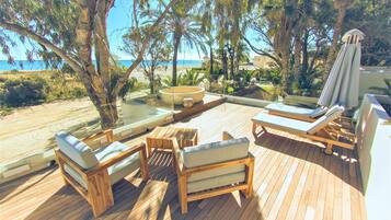 Panorama penthouse, uitzicht op zee | Verduisterende gordijnen, geluiddichte muren, gratis wifi, beddengoed