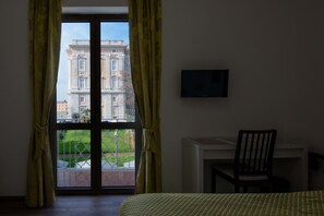 Deluxe tweepersoonskamer, 1 queensize bed, niet-roken, balkon | Een kluis op de kamer, gratis wifi