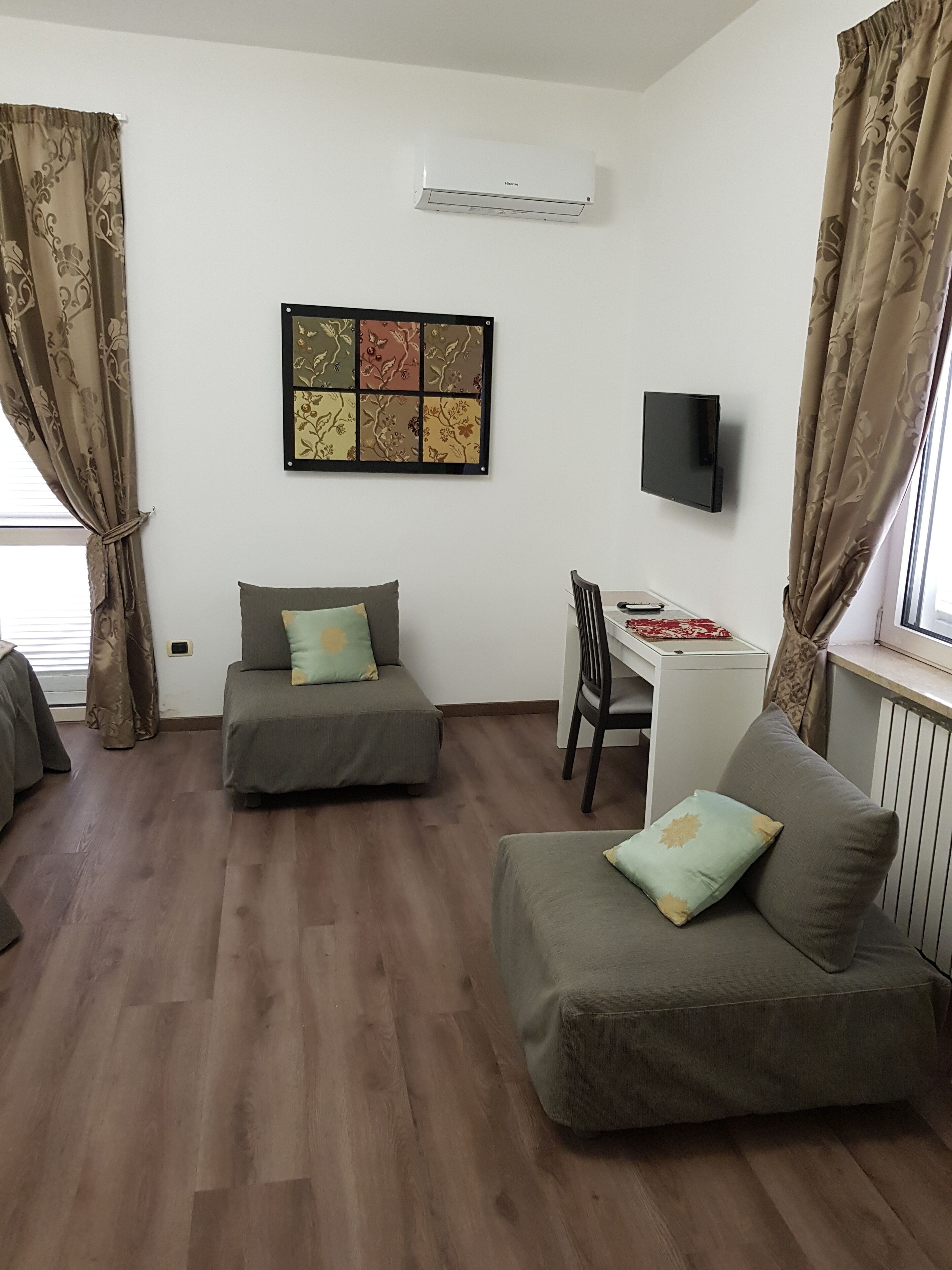 Habitación cuádruple, no fumadores, balcón | Caja fuerte y wifi gratis