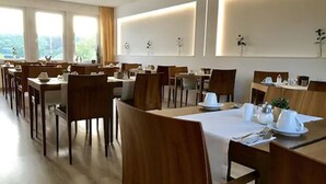 每日付費供應吃到飽自助式早餐