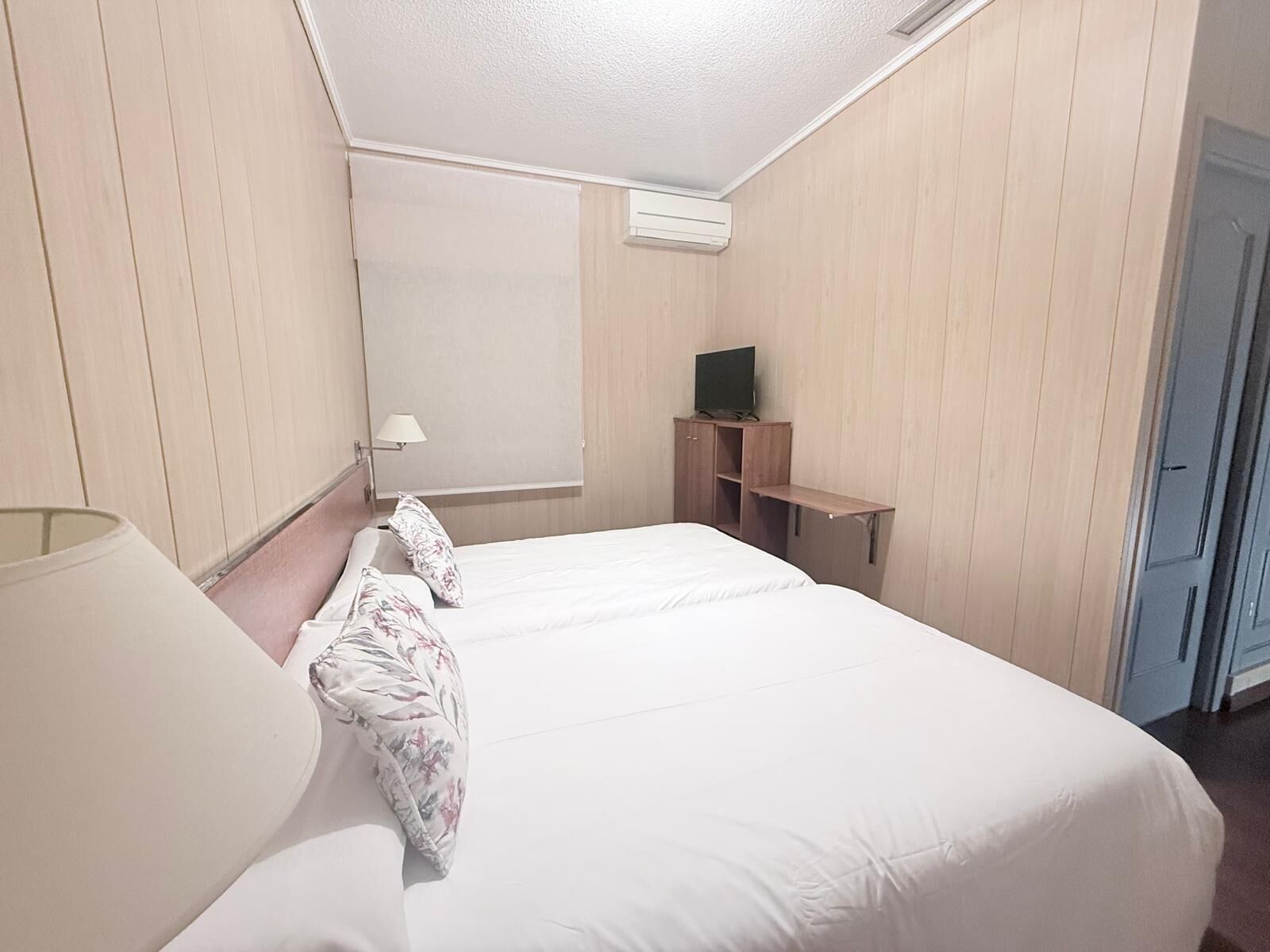 Double Room | Iron/ironing board, cribs/infant beds, free WiFi, bed sheets