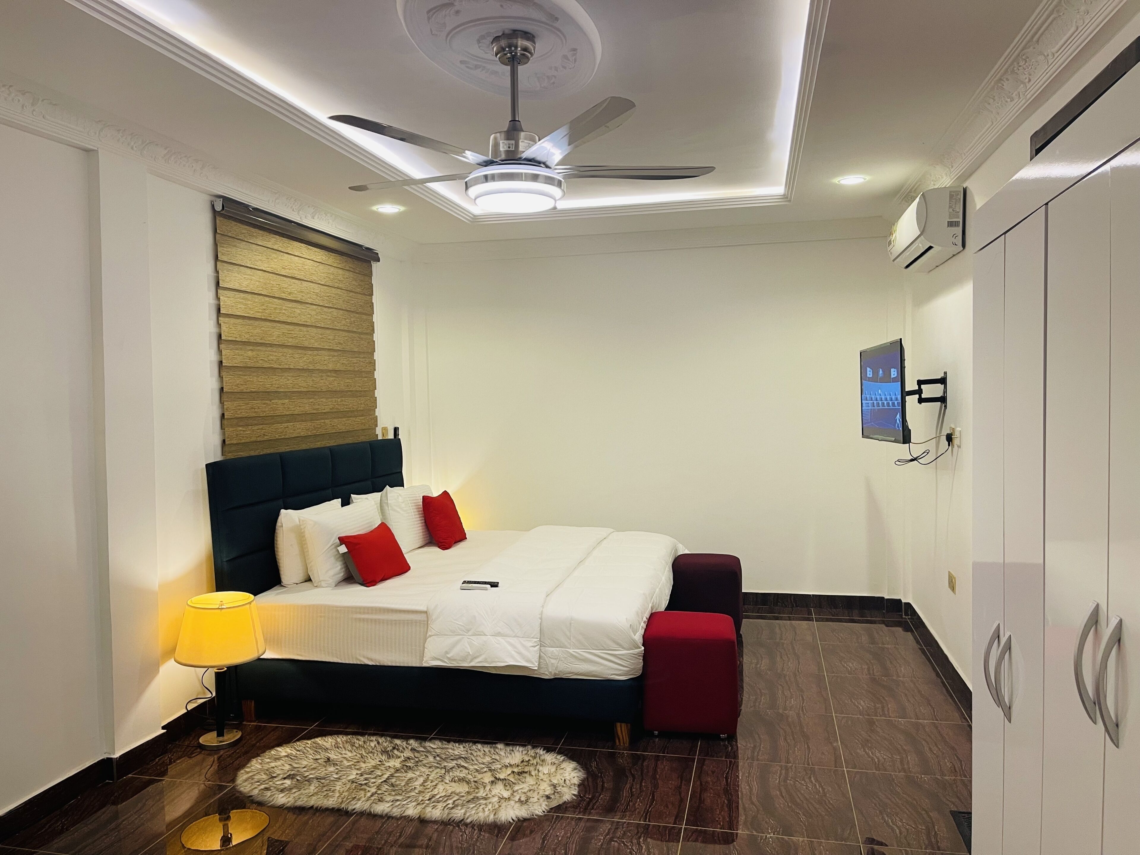 Deluxe Room, 1 Bedroom | Desk, laptop workspace, iron/ironing board, bed sheets