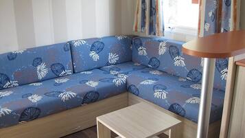 Small Mobile Home | Living room | Flat-screen TV