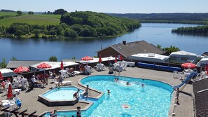 Seasonal outdoor pool - Terrassen Camping & Cottages (Silkeborg)