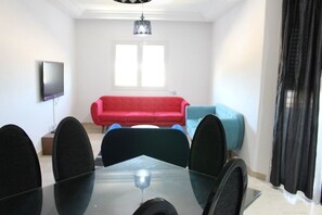 Apartment, 2 Bedrooms | Living room